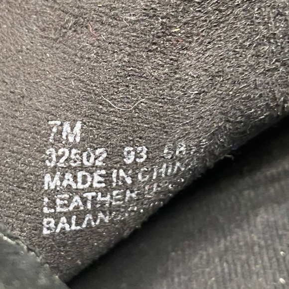 Clark’s black heeled boots with large buckle - Picture 6 of 6